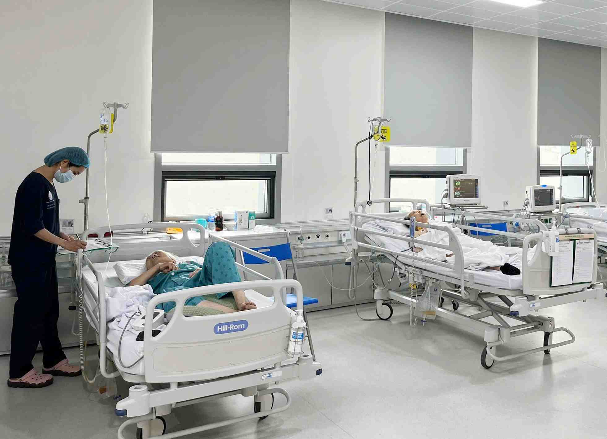 Patient with influenza A is treated at the 108 Central Military Hospital. Photo: BVCC