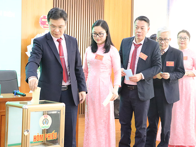 Dai bieu bo phieu bau Ban Chap hanh Cong doan Ngan hang Chinh sach xa hoi Chi nhanh tinh Dien Bien nhiem ky 2025 – 2030.