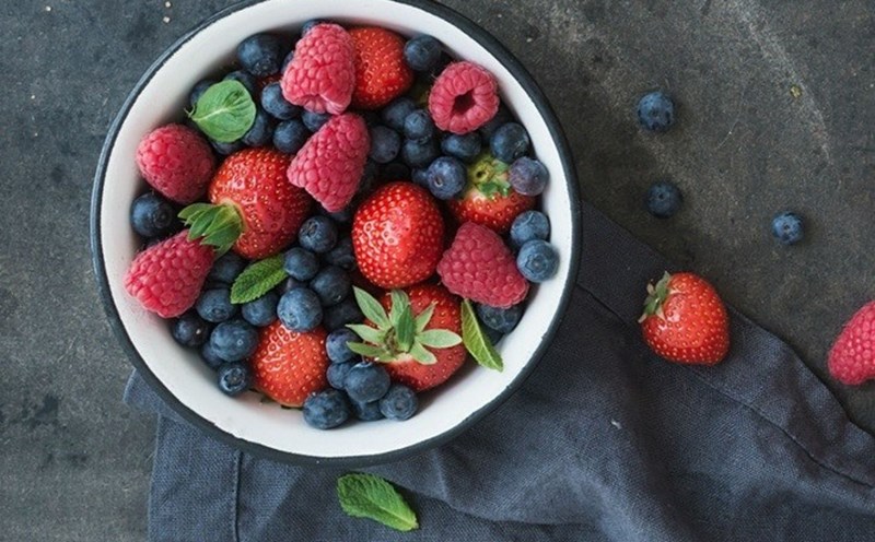 Berries support the digestive system, reduce inflammation, and improve liver function. Photo: Thao Nhung