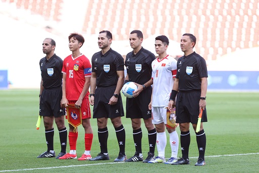 Trong tai chinh da co nhung nhan dinh ve viec Quoc Viet khong gay anh huong toi cu dut diem nang ti so len thanh 2-1 cua Dinh Bac. Anh: Minh Dan