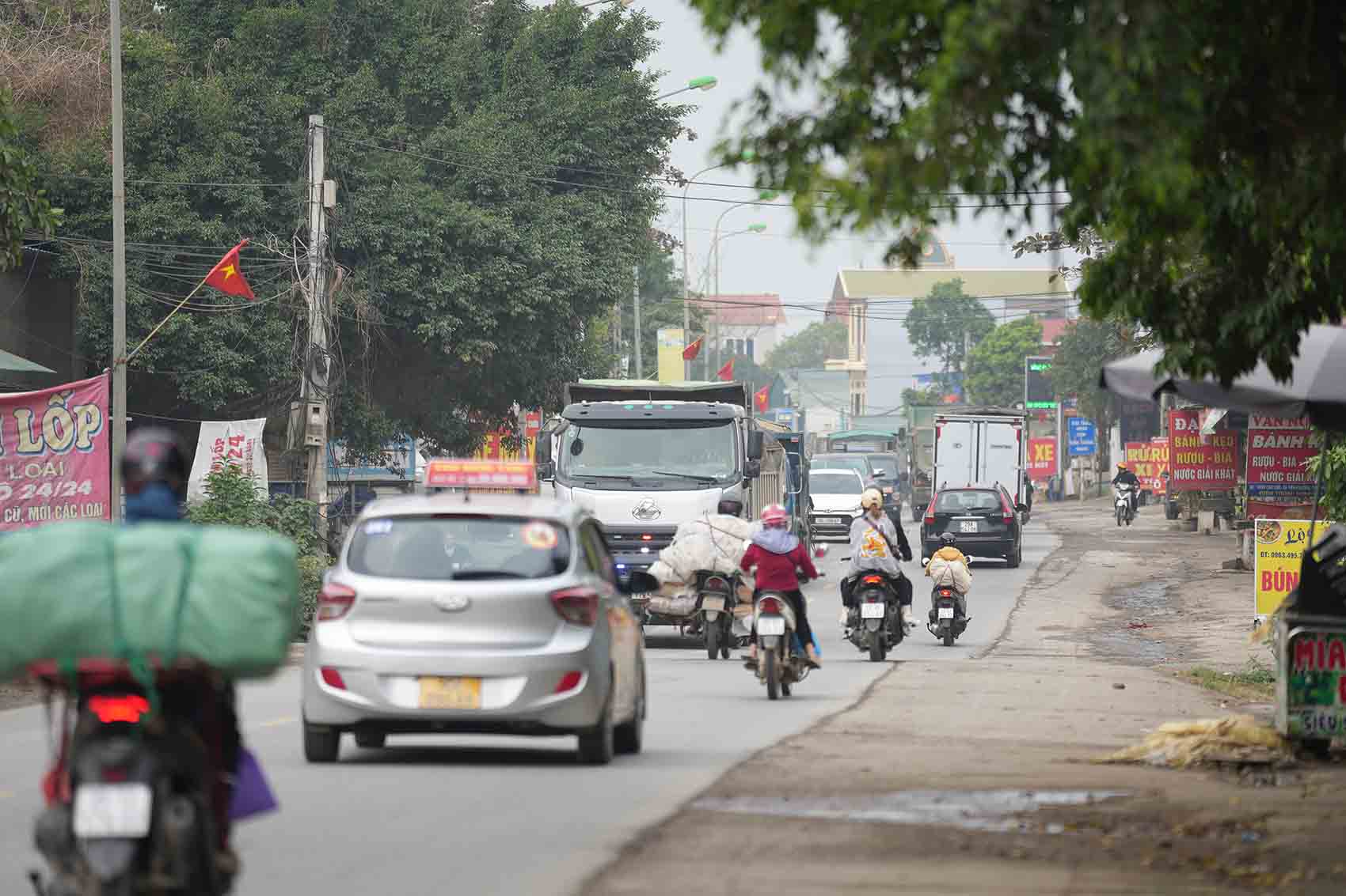 Quoc lo 6 doan qua Ha Noi chat hep, thuong xuyen un tac, dac biet vao gio cao diem. Anh: Tat Thao 