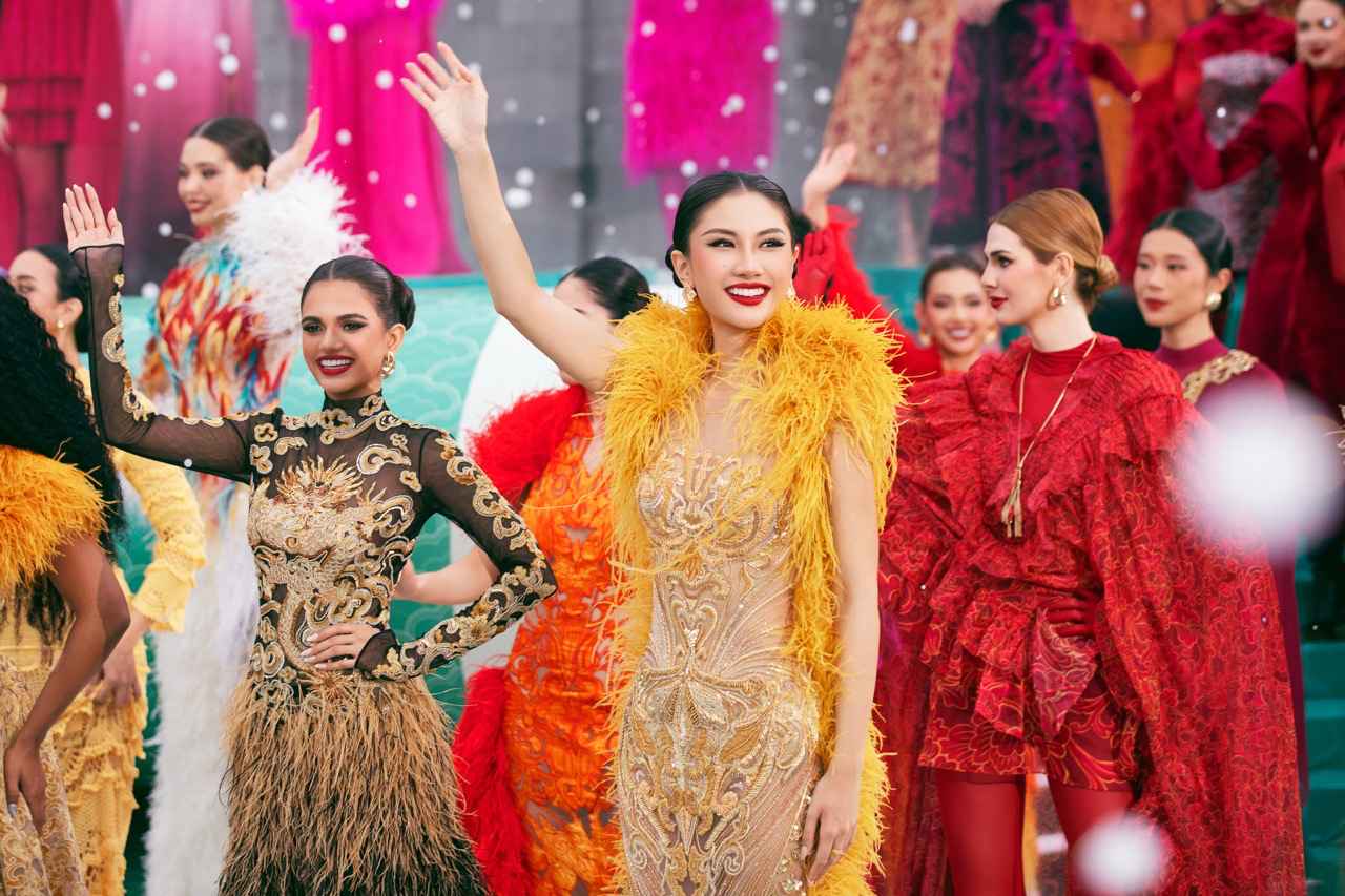 Phuong Linh shined on the catwalk. Photo: Miss Cosmo.