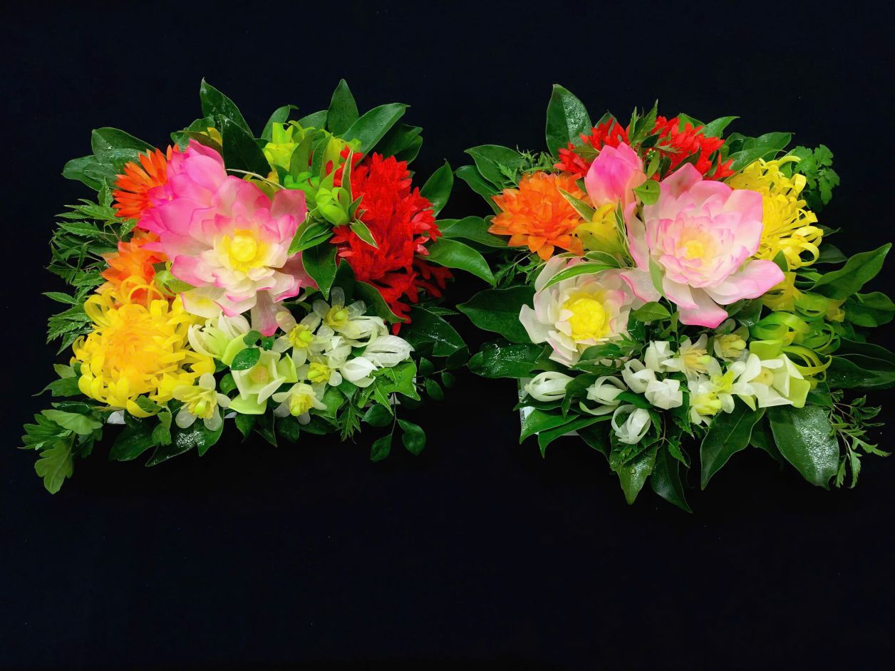 Dia hoa xua gom cac loai hoa sen, mau don, ngoc lan...duoc chi Thu tai hien tu qua du du xanh. Anh: Nhan vat cung cap