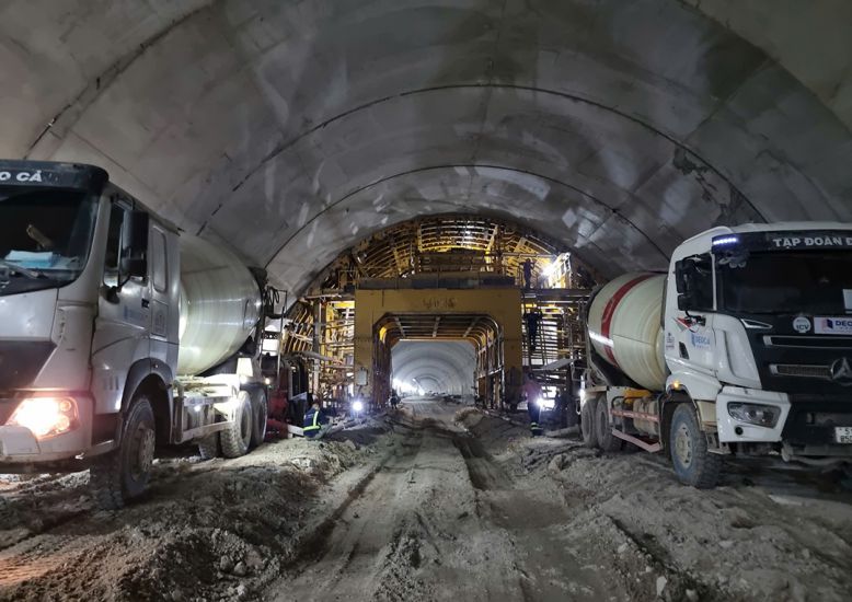 Quang Ngai - Hoai Nhon高速道路区間3号線の一部が建設中です。写真:Nguyen Thanh