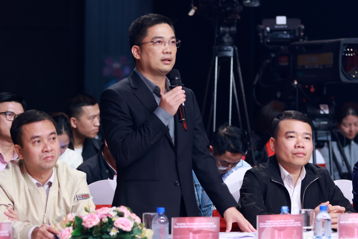 Thuong ta Nguyen Anh Tuan - Pho truong Phong An ninh mang va phong, chong toi pham su dung cong nghe cao, Cong an TP Ha Noi canh bao ve suat ngoai giao nha o xa hoi. Anh: Van Tuyen