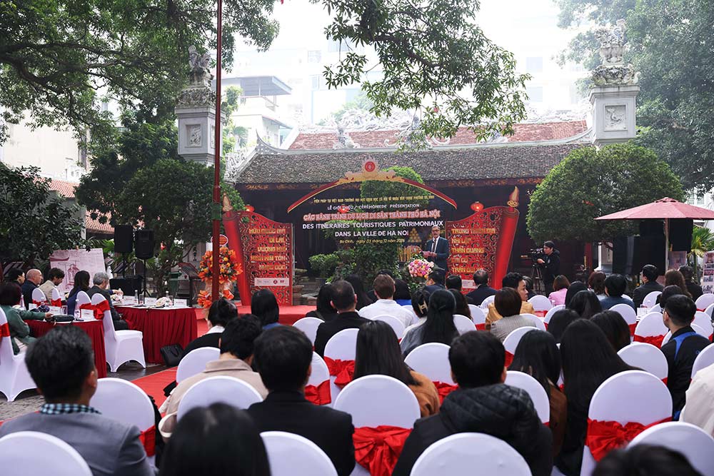 O embaixador francês no Vietnã, Sr. Olivier Brochet, discursou no evento. Foto: Fornecida pelo Comitê Organizador.