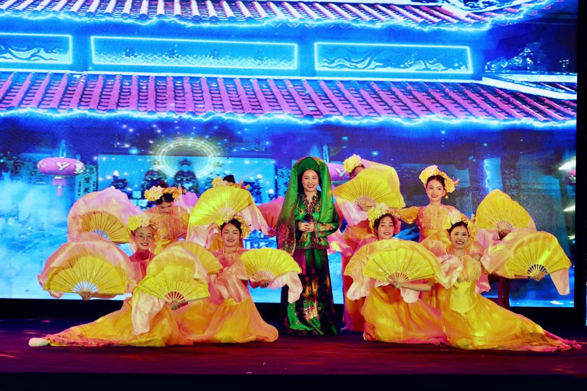 Una actuacion participando en el Concurso de Busqueda de Talentos Luxshare-ICT Fabrica de Bac Ninh 2025. Foto: Quyet Chien