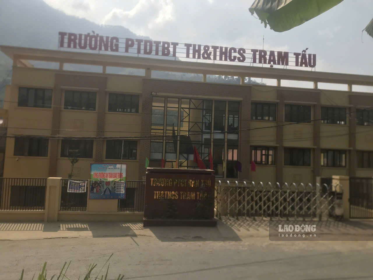 Truong Pho thong dan toc ban tru TH&THCS Tram Tau. Anh: Duy Dung
