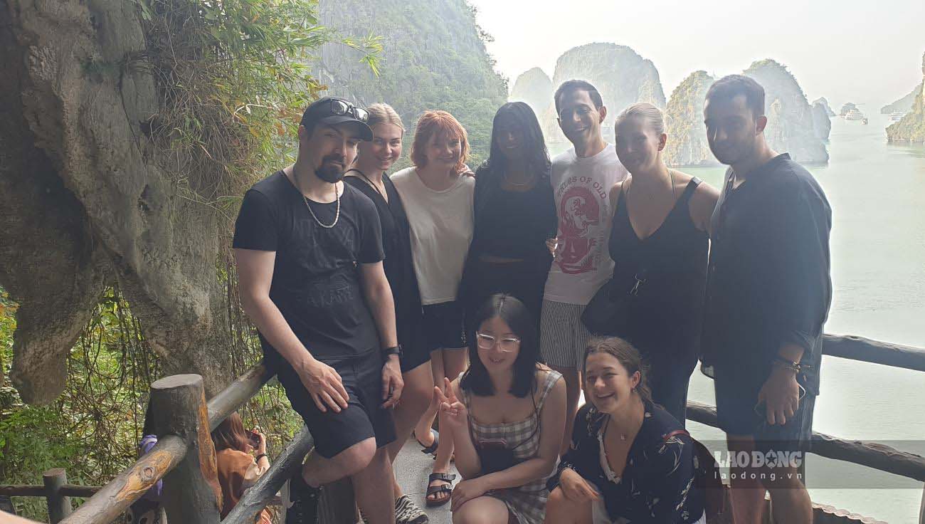 International tourists visit Ha Long Bay. Photo: Nguyen Hung