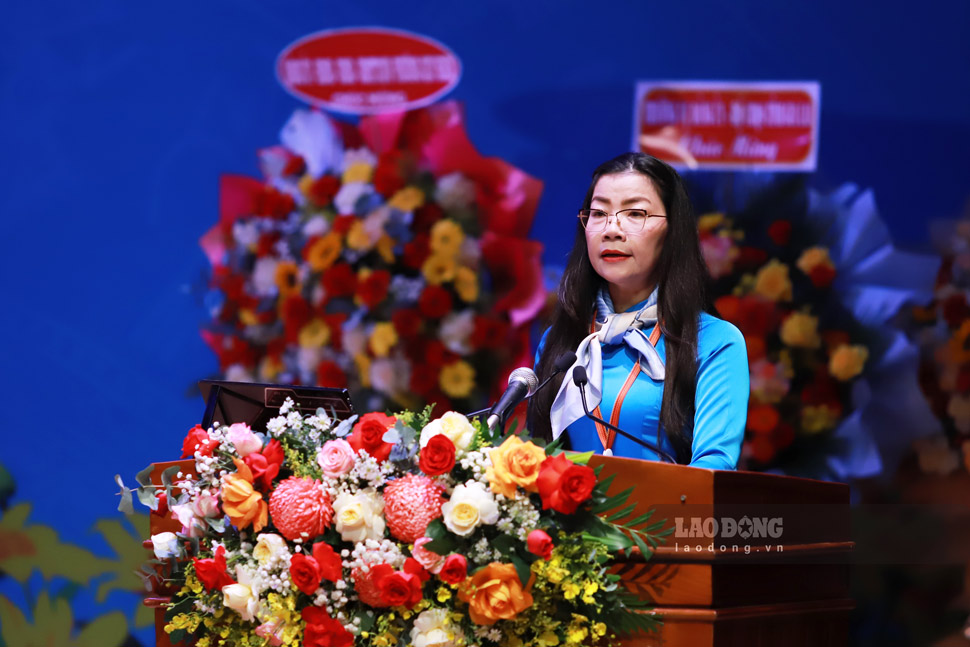 Pho Chu tich LDLD tinh Gia Lai Nguyen Thi Thanh Thuy bao cao kien nghi cua doan vien, CNVCLD. Anh: Hoai Phuong