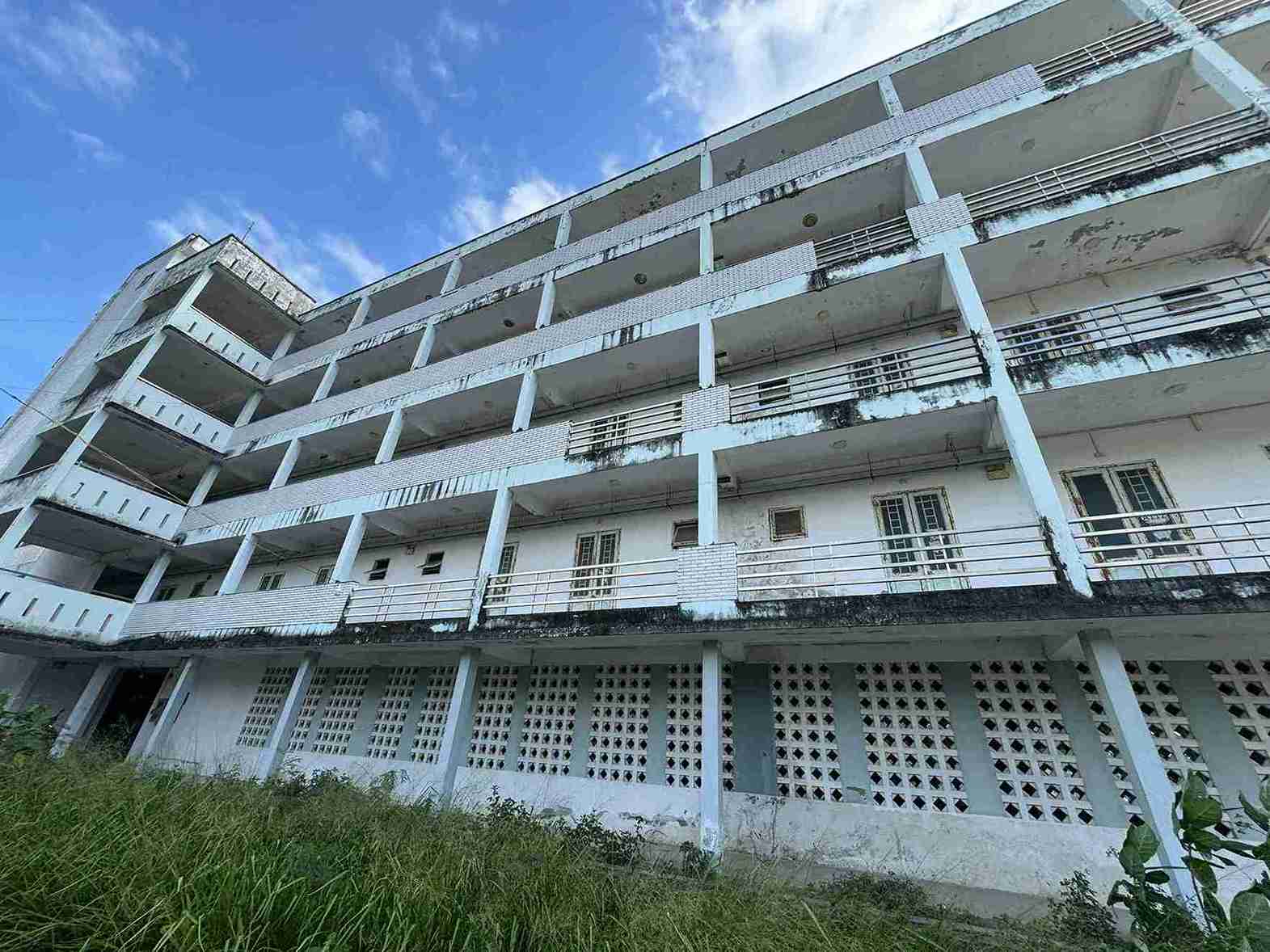 Khanh Hoa Medical College asks for a policy to repair dormitories. Photo: Huu Long