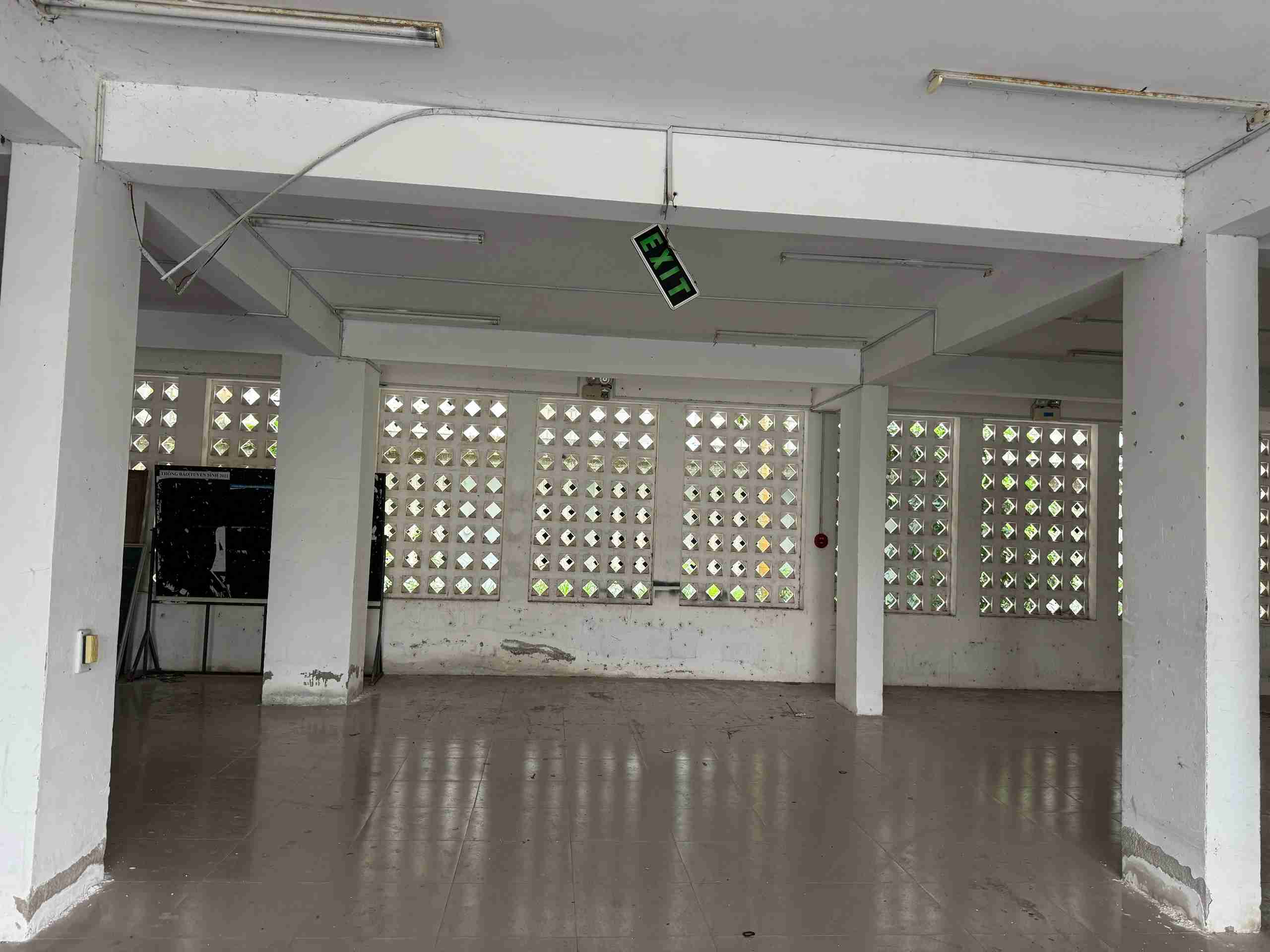 Nha truong da xin chu truong sua chua ky tuc xa bo hoang nhieu nam nay truoc khi sinh vien vao o. Anh: Huu Long 