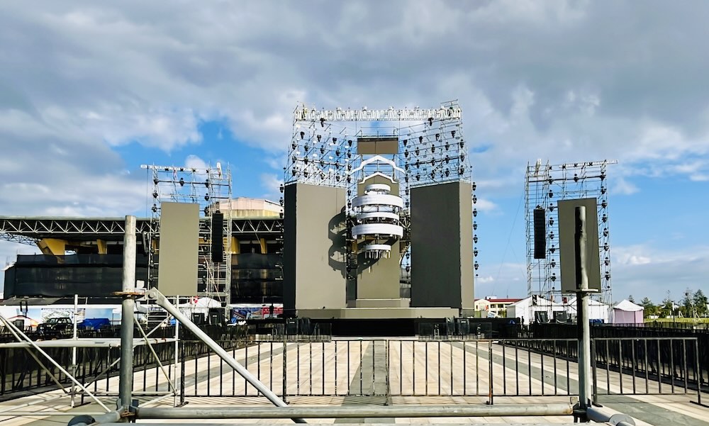 Revelando el gran escenario al aire libre de Hue Countdown 2026. Foto: Nguyen Luan