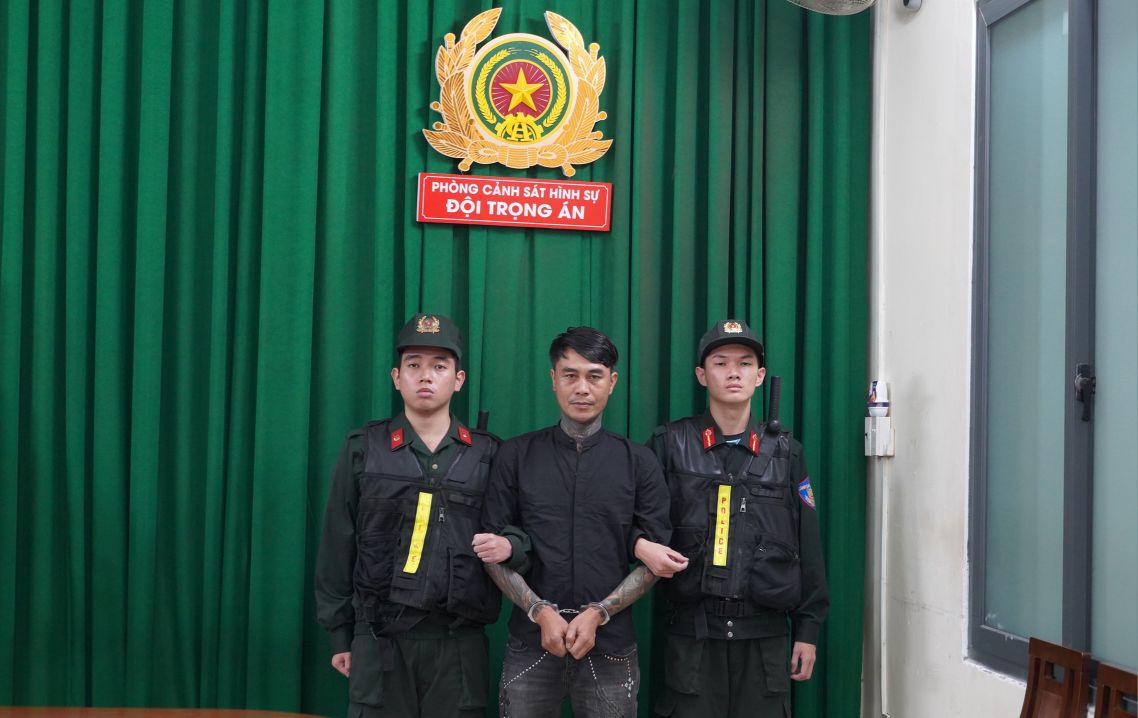 Công an TPHCM bắt giữ Lê Tuấn Phong (còn gọi Phong “Lê”) để điều tra hành vi cưỡng đoạt tài sản. Ảnh: Công an