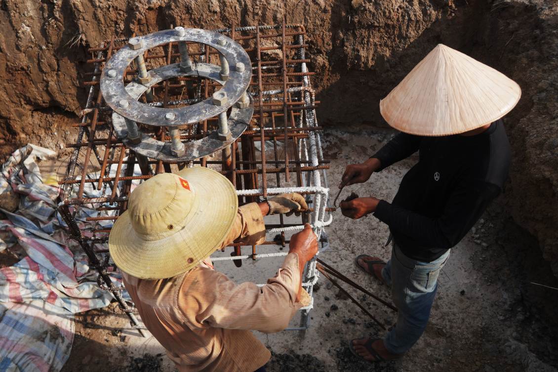 Ghi nhan cua Bao Lao Dong tai diem cuoi cao toc tai tinh Ca Mau, tuyen chinh da co ban hoan thanh nen. Cac don vi thi cong dang tap trung lap dat dai phan cach, he thong lan can an toan, bien bao giao thong...