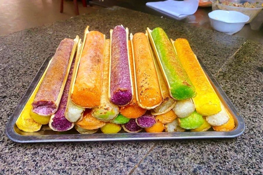 Com lam ngu sac mon an dac biet trong mam co dan toc Thai. Anh: Truong Son