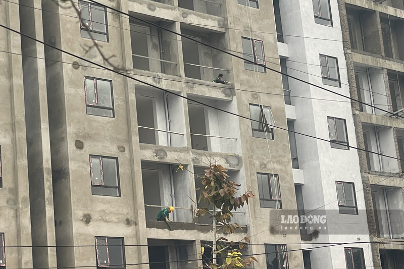 Cong nhan thi cong du an nha o xa hoi. Anh: Dinh Dai