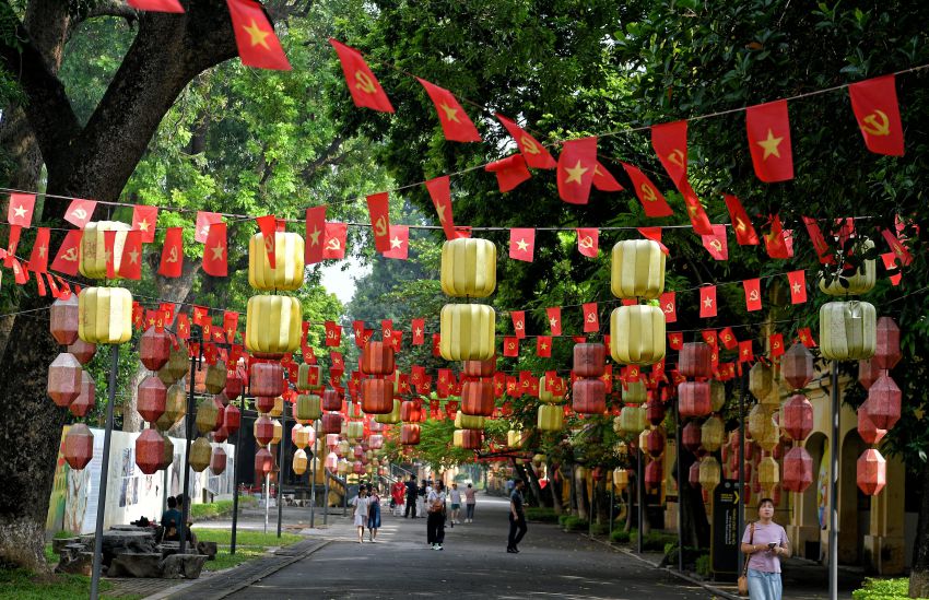 Thang Long Imperial Citadel - a red address attracting tourists in the spring. Photo: Viet Van