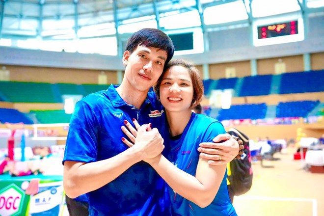 Cuu tuyen thu Bui Thi Hue va chong la huan luyen vien Tran Van Giap. Anh: NVCC