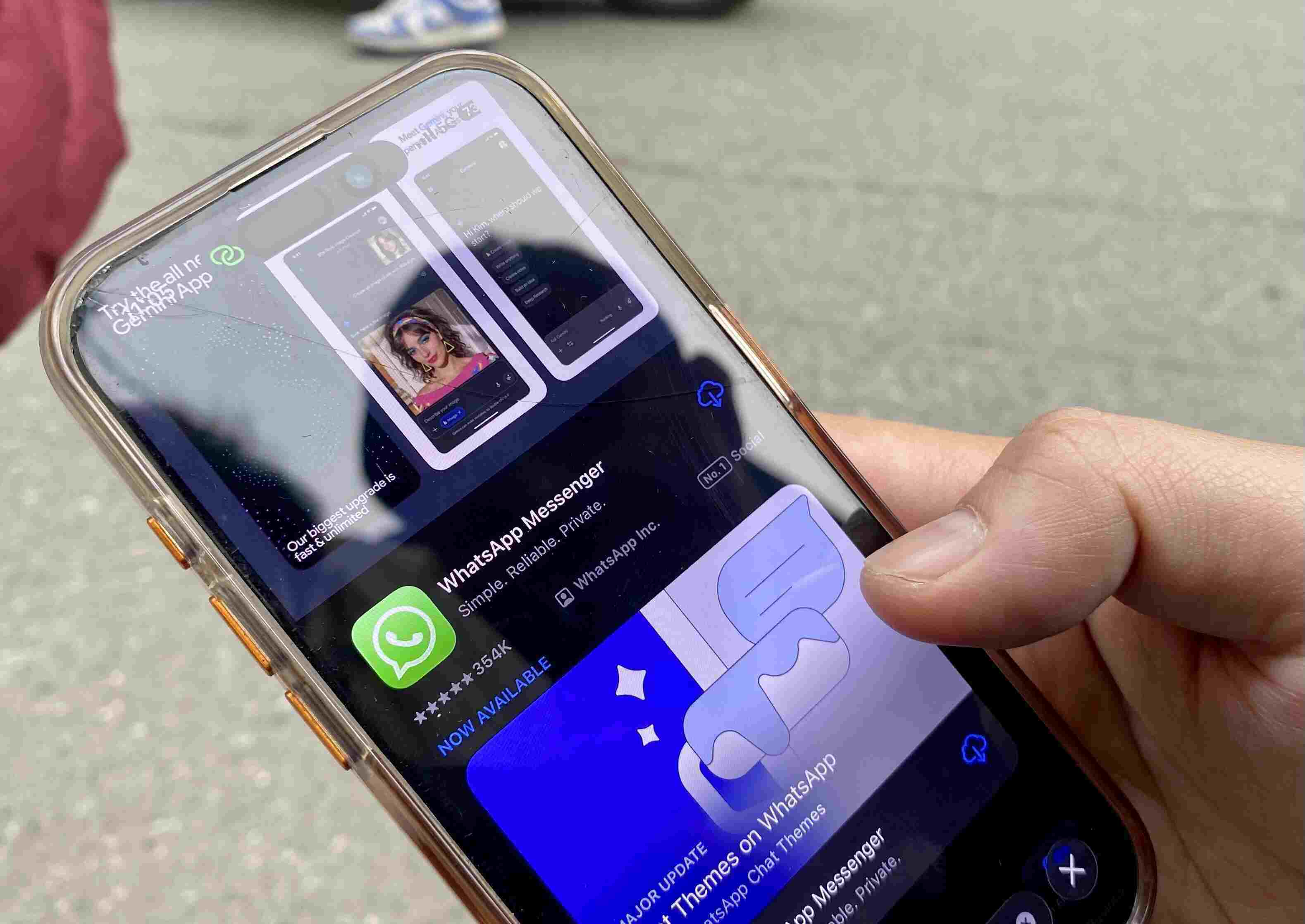 Zalo dropped to 43rd position on the App Store, while WhatsApp and Viber are in the top. Photo: Anh Vu