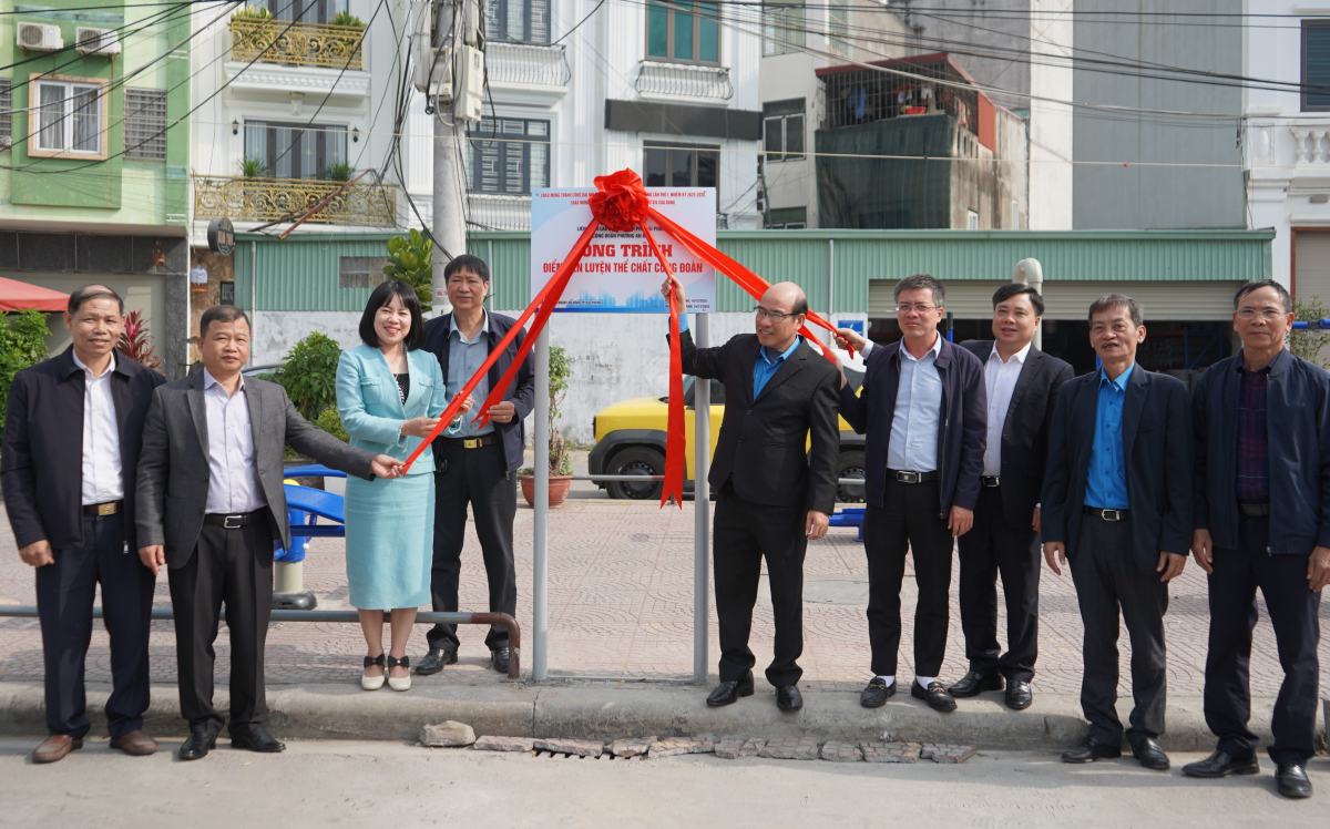 Delegates attended the ceremony and inaugurated the project to welcome the success of the Hai Phong Trade Union Congress, 1st term. Photo: Mai Dung
