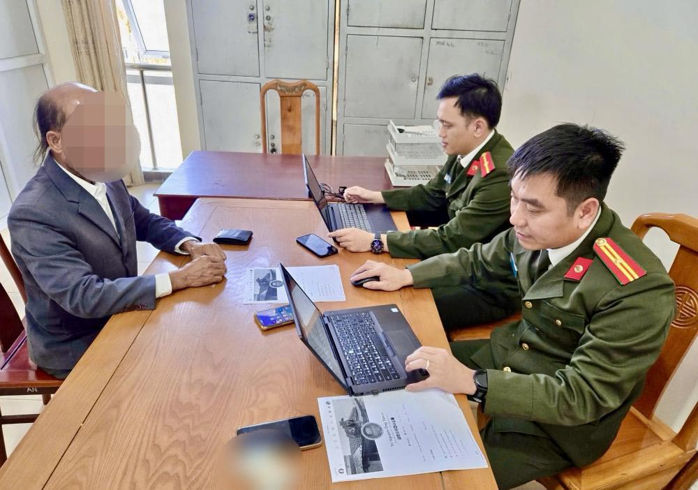 Một trong hai trường hợp ở Hà Tĩnh đăng tải thông tin sai sự thật vừa bị xử phạt. Ảnh: Công an Hà Tĩnh.