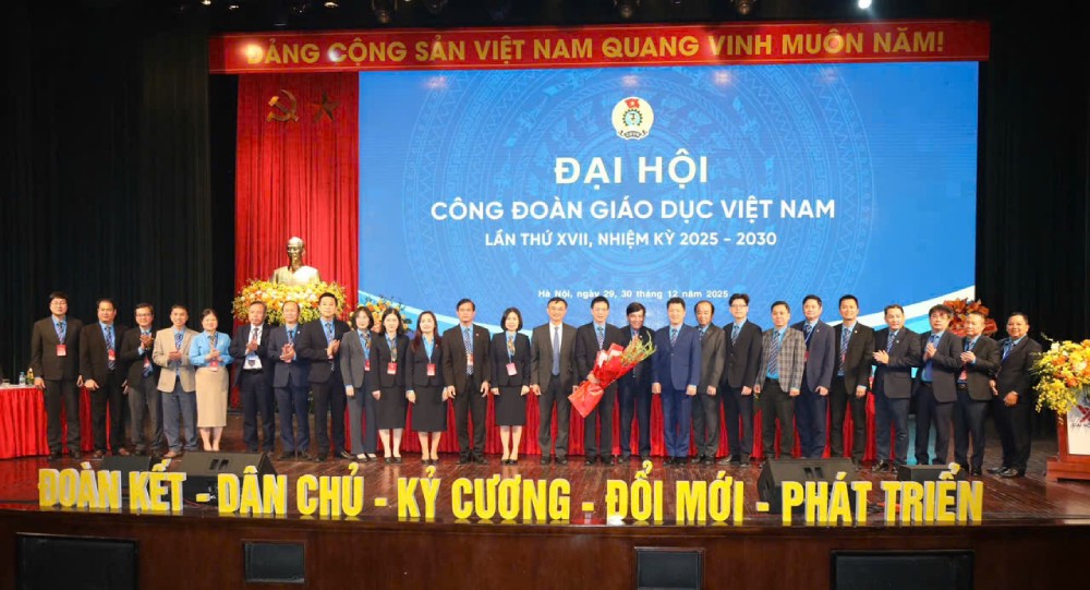 Ban Chap hanh Cong doan Giao duc Viet Nam lan thu XVII, nhiem ky 2025-2030 ra mat dai hoi. Anh: Quynh Chi