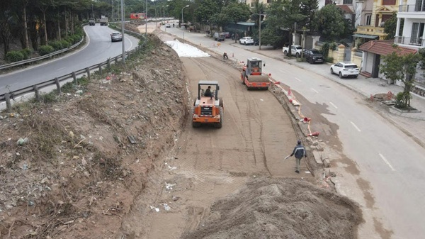 Hanoi adjusts traffic at Ngoc Hoi - Giai Phong intersection to connect the Phap Van - Cau Gie expressway. Photo: Huy Khanh