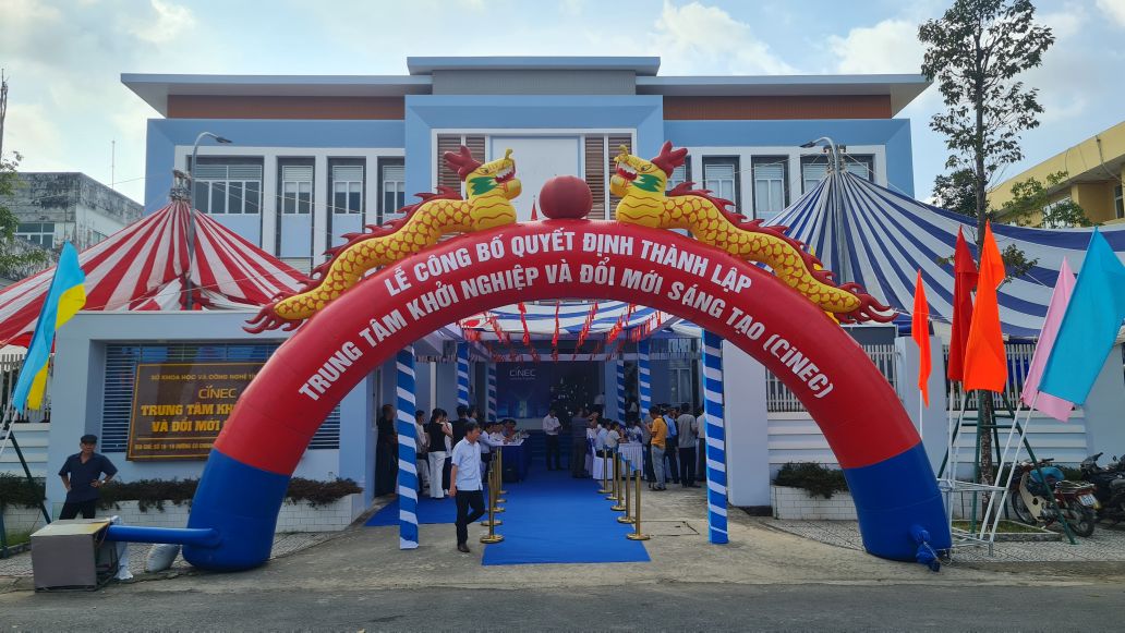 Trung tam o dia chi so 16 - 18 Cu Chinh Lan, phuong Bac Lieu, tinh Ca Mau noi day von la tru so hai co quan cua tinh Bac Lieu cu. Anh: Nhat Ho