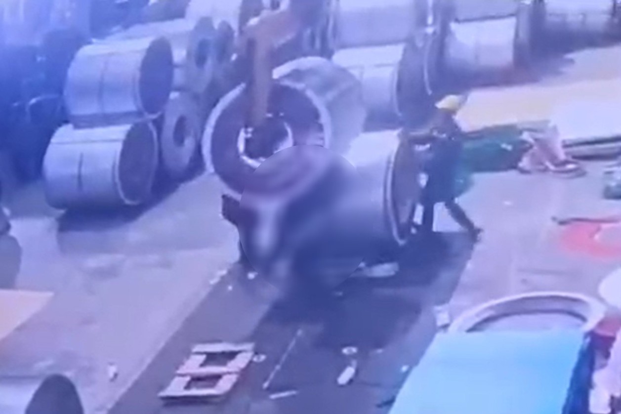 Scene of a labor accident that killed a worker. Photo cut from clip