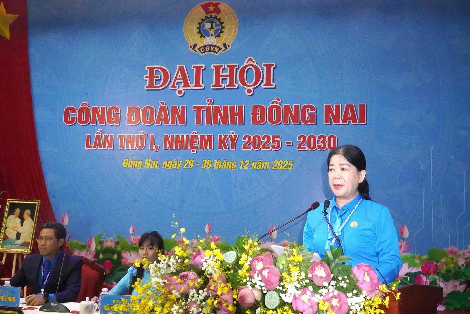 Pho Chu tich Cong doan co so Cong ty Changshin Viet Nam TNHH Doan Thi Kim Loan trinh bay tham luan tai Dai hoi. Anh: HAC