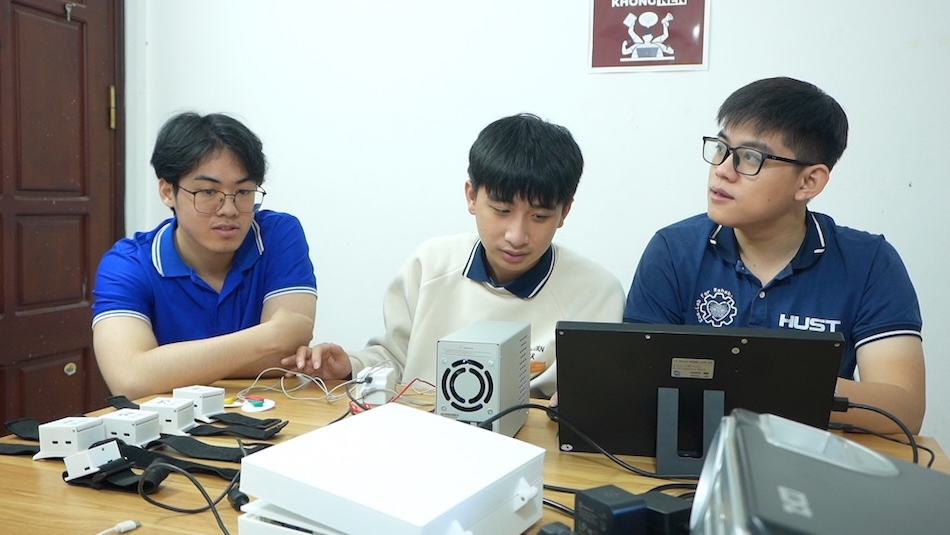 학생들이 뇌졸중 환자 지원에 기술을 도입합니다