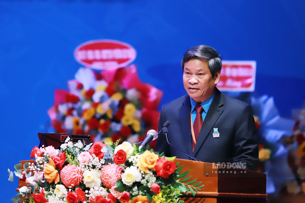 Vice President of the Vietnam General Confederation of Labour Huynh Thanh Xuan delivers a directing speech at the congress. Photo: Hoai Phuong