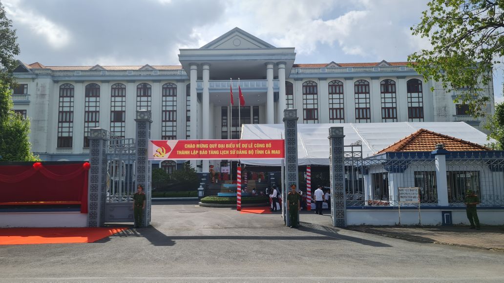 Bao tang Lich su Dang bo tinh Ca Mau tai So 1, Nguyen Tan Thanh, phuong Bac Lieu, tinh Ca Mau truoc day la tru so cua Tinh uy Bac Lieu