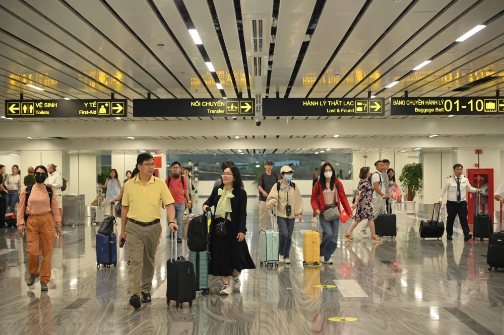 In 2 peak days (January 1 and January 4, 2026), Tan Son Nhat Airport is expected to serve 135,000 passengers with 786 flights taking off and landing. Photo: Anh Tu