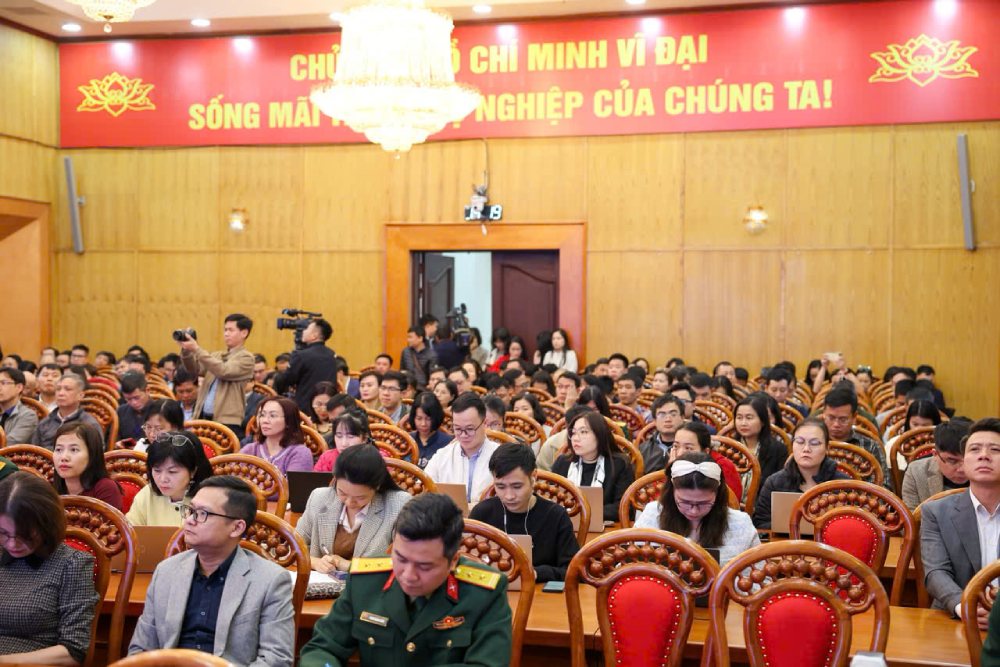 Can bo, phong vien bao chi tham du hoi nghi. Anh: Nguyen Hoang