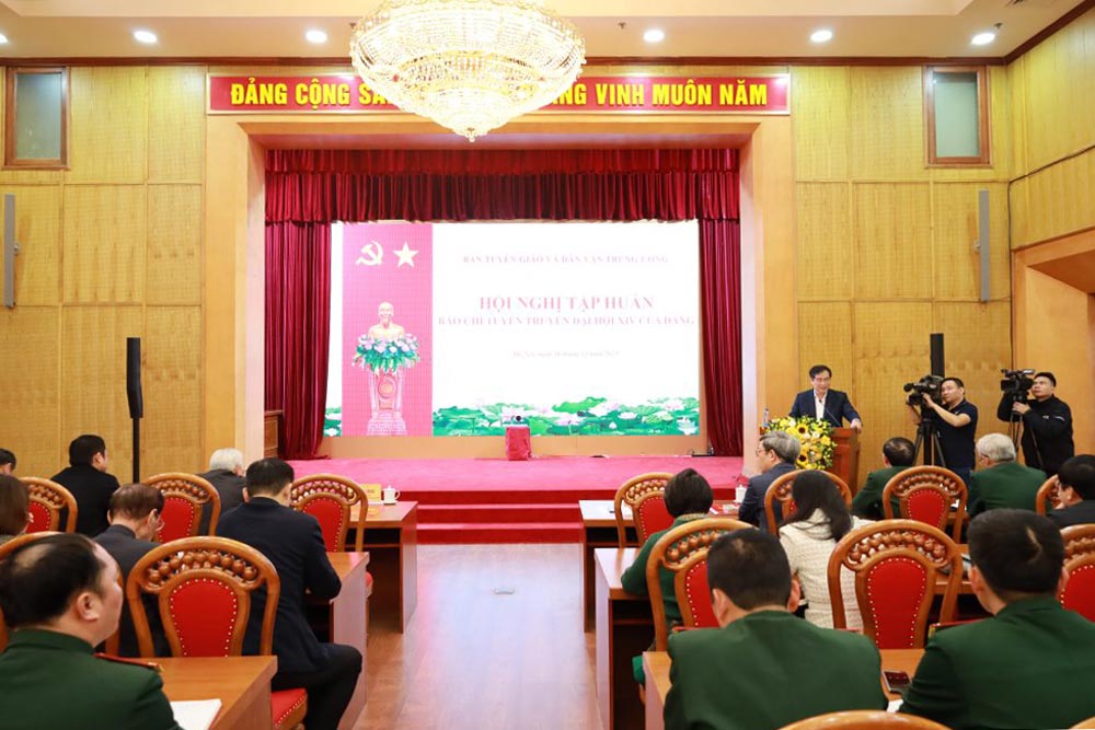 Training conference for cadres and press reporters to propagate the 14th Party Congress. Photo: Pham Dong