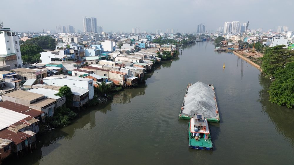 Mas de 5.800 hogares a orillas del canal Nam Doi, Ciudad Ho Chi Minh antes del momento de la reubicacion