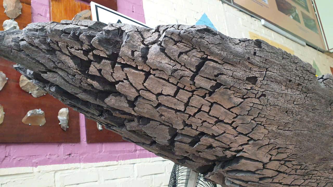 Duoi cua chiec thuyen doc moc trong quan ca phe. Anh: Nguyen Hung