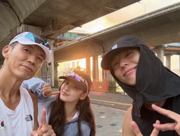 Danielle thuong xuyen chay bo cung Park Bo Gum, Sean. Anh: Lotte