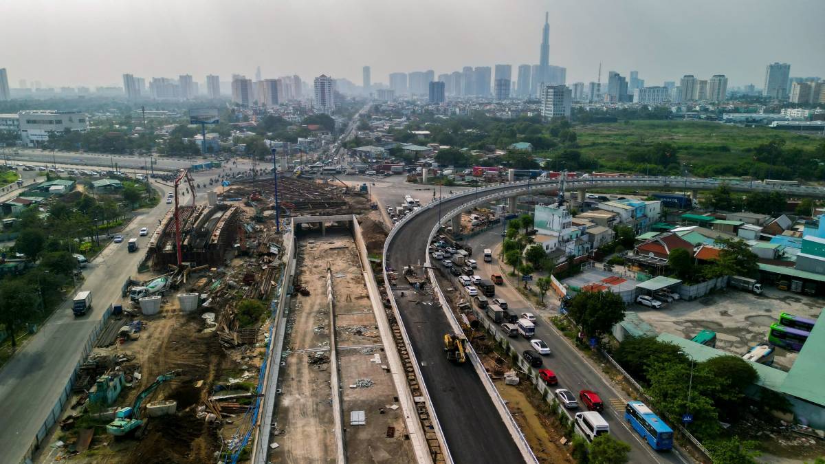 Ham chui canh cau vuot cung dang dan hoan thien, chieu dai khoang 760 m, quy mo 4 lan xe hai chieu, du kien thong xe truoc 15.1.2026. Anh: Minh Tam