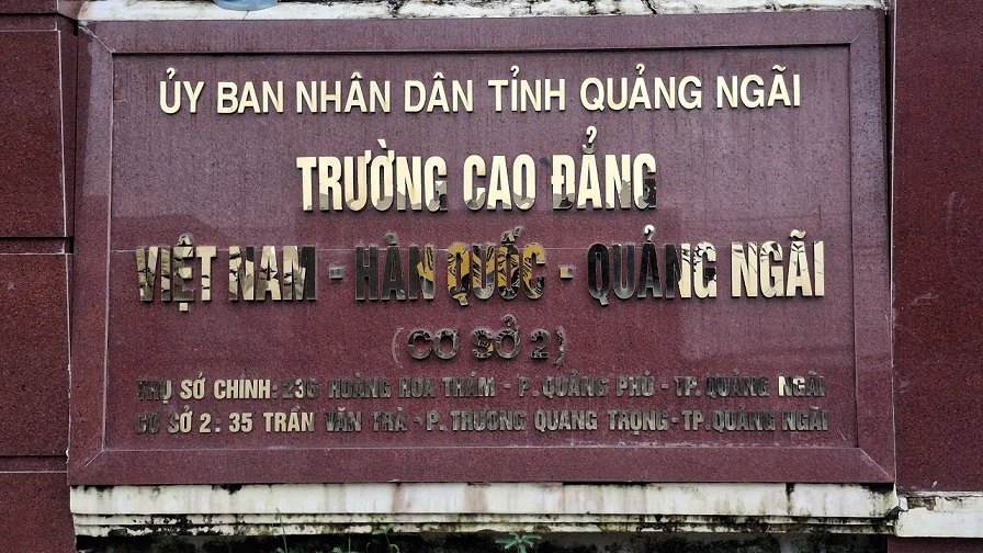 Nhieu giang vien nha truong dang buc xuc vi bi no keo dai. Anh: Vien Nguyen