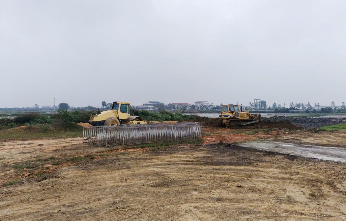 Ghi nhan trong sang ngay 30.12, nha thau da tien hanh thi cong du an khu dan cu dong Ma Co Duoi. Anh: Quach Du