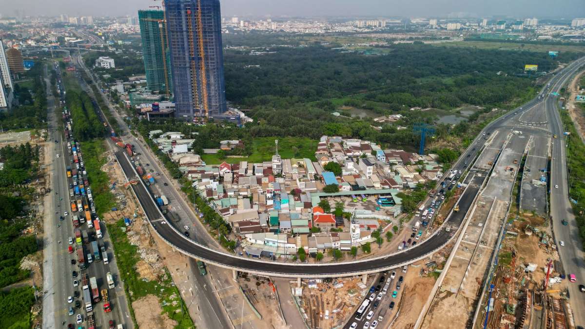 Hinh dang cau vuot nhanh N2 nhin tu tren cao. Anh: Minh Tam 