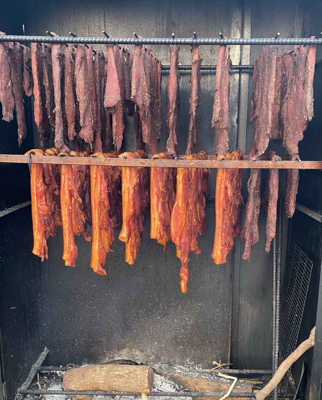 Nhung mieng thit gac bep duoc hun khoi thom lung.