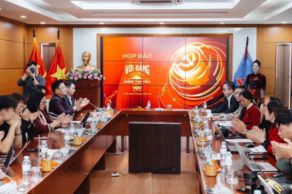 Cac dai bieu, khach moi tham gia hop bao. Anh: Ban to chuc