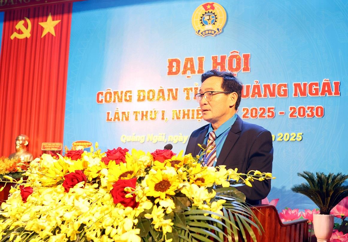 Mr. Dinh Quoc Tuan - Provincial Party Committee Member, Vice Chairman of the Vietnam Fatherland Front Committee of the province was appointed to hold the position of Chairman of the Quang Ngai Provincial Labor Federation. Photo: Vien Nguyen