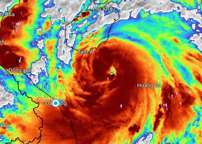 Extreme weather causes many storms in 2025. In the photo is the center of storm No. 5 Kajiki on August 24, 2025. Photo: Cyclonix.com