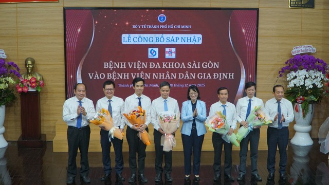 Ceremony to announce the merger of Saigon General Hospital into Gia Dinh People's Hospital. Photo: Nguyen Ly