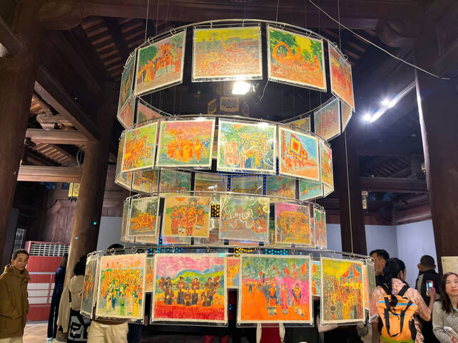 Tac pham khai thac 7 le hoi truyen thong noi tieng cua Ha Noi nhu: Le hoi den Co Loa, den Hai Ba Trung, den Giong, den Bach Ma, Go Dong Da, chua Huong, chua Thay. Anh: Ngoc Mai 